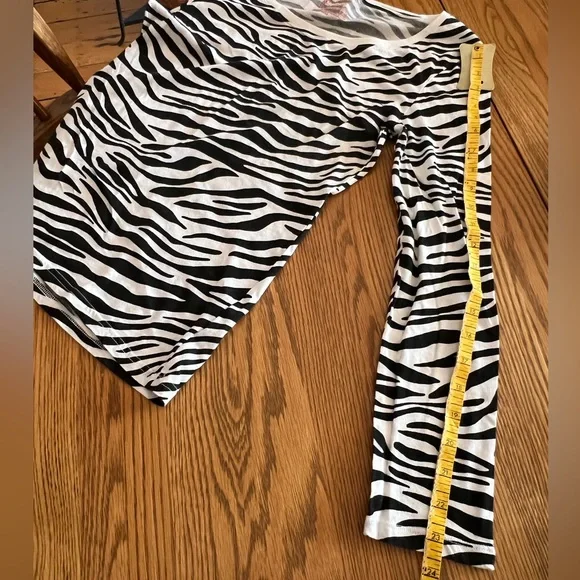 Ladies Zebra Fashion Set (4) Piece: Top, Skirt, Pocketbook & Lanyard 🦓 - Picture 16 of 16